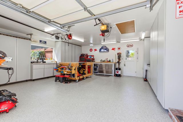 417 Little John Ln, Modesto, CA 95350