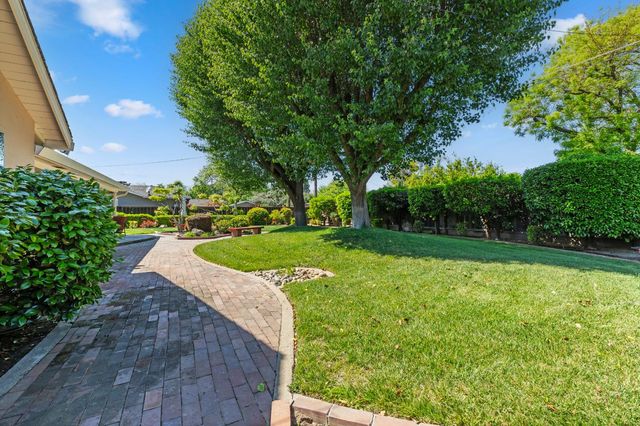 417 Little John Ln, Modesto, CA 95350