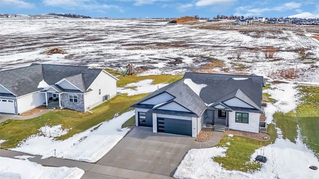 1526 Heartland Street, Fairfax, IA 52228