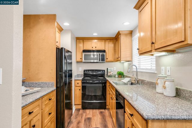 2827 Monument Blvd 21, Concord, CA 94520