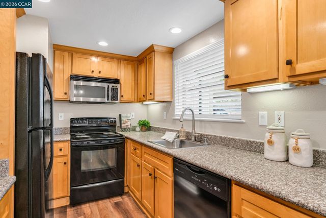 2827 Monument Blvd 21, Concord, CA 94520