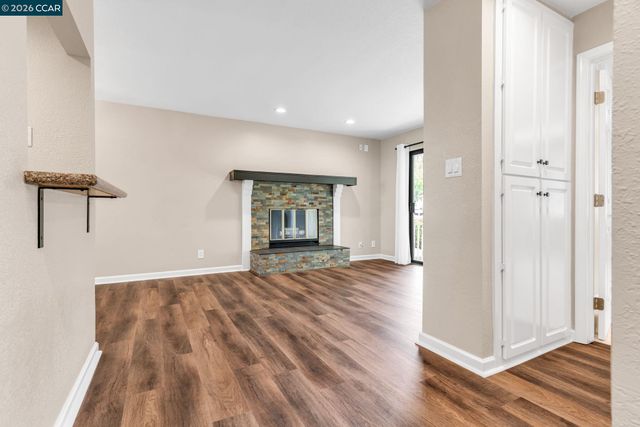 2827 Monument Blvd 21, Concord, CA 94520