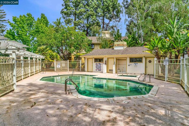 2827 Monument Blvd 21, Concord, CA 94520