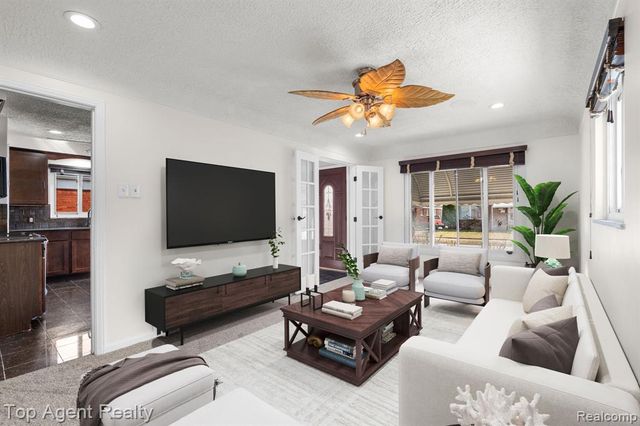 18027 Curtain Avenue, Eastpointe, MI 48021