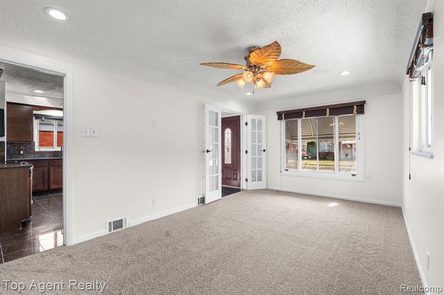 18027 Curtain Avenue, Eastpointe, MI 48021