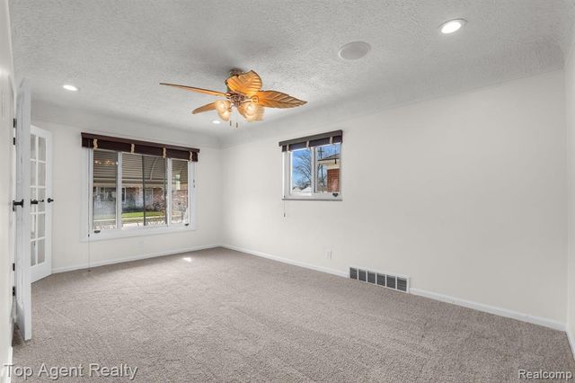 18027 Curtain Avenue, Eastpointe, MI 48021