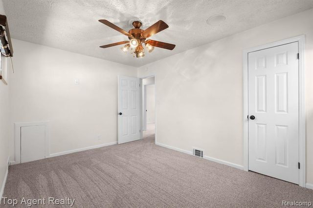 18027 Curtain Avenue, Eastpointe, MI 48021