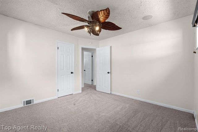 18027 Curtain Avenue, Eastpointe, MI 48021