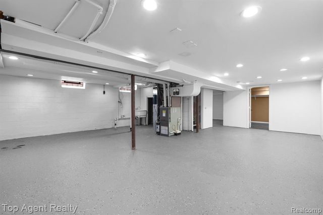 18027 Curtain Avenue, Eastpointe, MI 48021