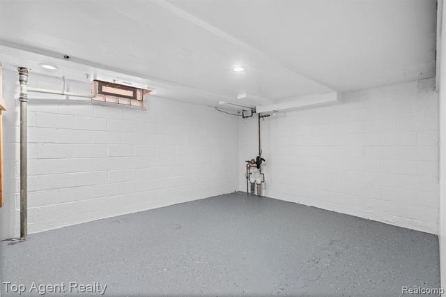 18027 Curtain Avenue, Eastpointe, MI 48021