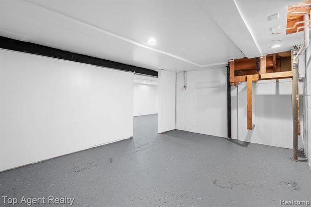 18027 Curtain Avenue, Eastpointe, MI 48021