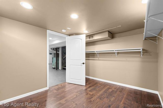 18027 Curtain Avenue, Eastpointe, MI 48021