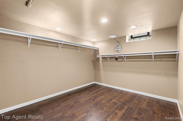 18027 Curtain Avenue, Eastpointe, MI 48021