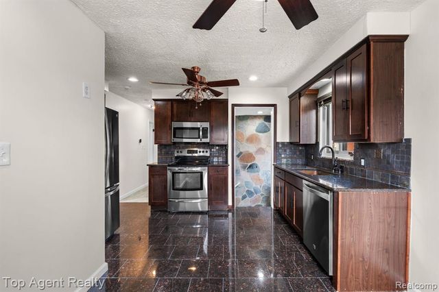 18027 Curtain Avenue, Eastpointe, MI 48021