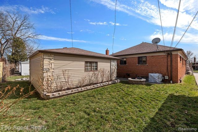 18027 Curtain Avenue, Eastpointe, MI 48021