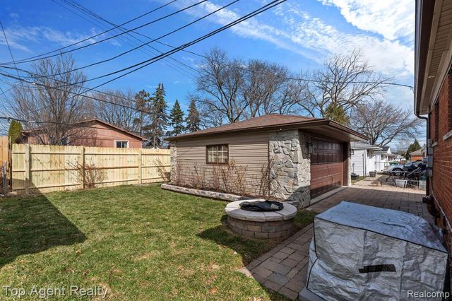 18027 Curtain Avenue, Eastpointe, MI 48021