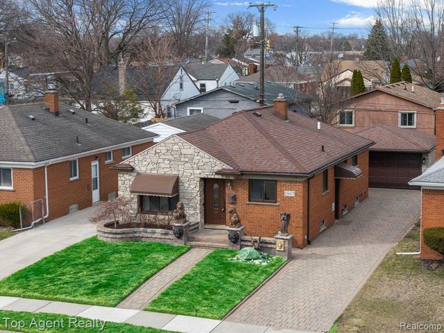 18027 Curtain Avenue, Eastpointe, MI 48021