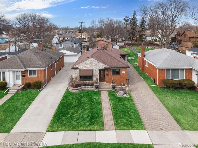 18027 Curtain Avenue, Eastpointe, MI 48021