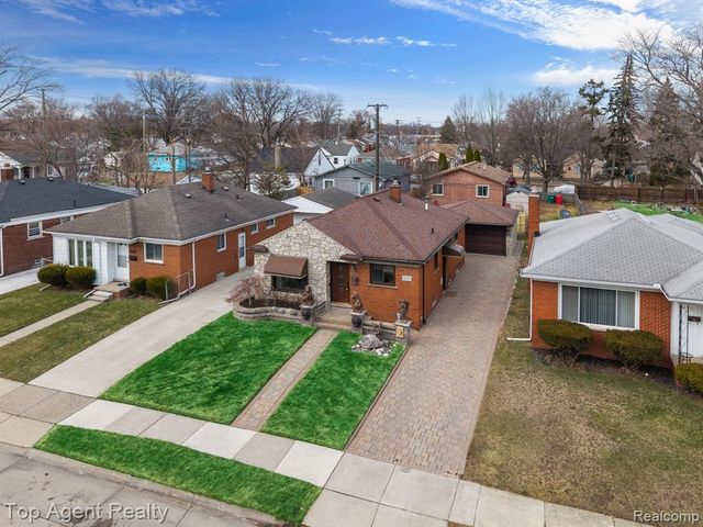 18027 Curtain Avenue, Eastpointe, MI 48021