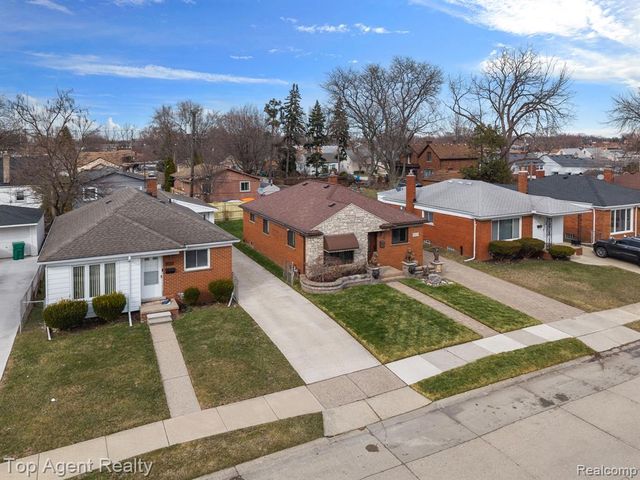 18027 Curtain Avenue, Eastpointe, MI 48021