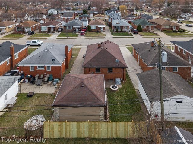 18027 Curtain Avenue, Eastpointe, MI 48021