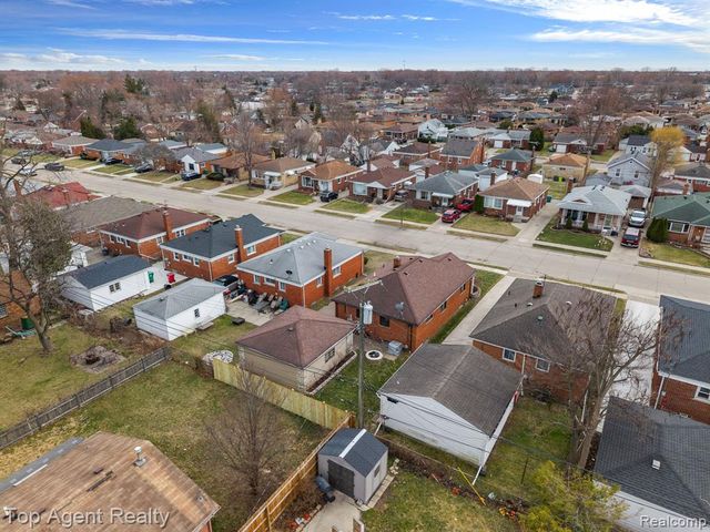 18027 Curtain Avenue, Eastpointe, MI 48021