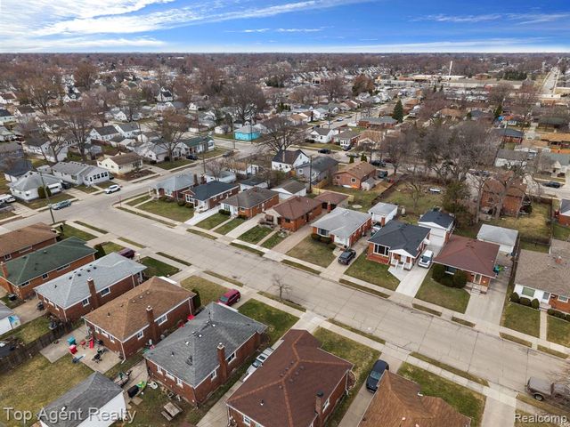 18027 Curtain Avenue, Eastpointe, MI 48021