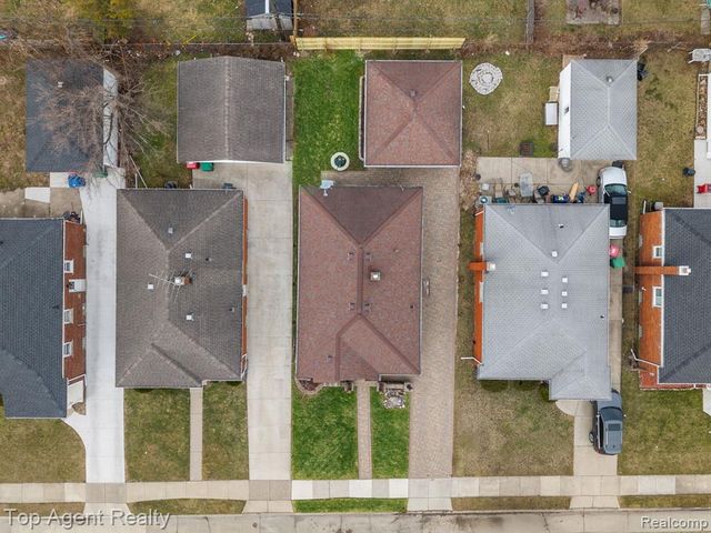 18027 Curtain Avenue, Eastpointe, MI 48021