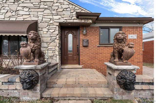 18027 Curtain Avenue, Eastpointe, MI 48021