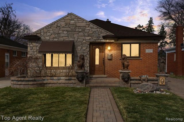 18027 Curtain Avenue, Eastpointe, MI 48021