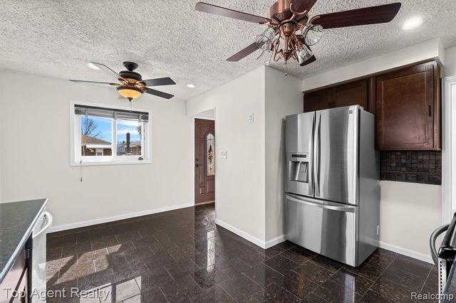 18027 Curtain Avenue, Eastpointe, MI 48021