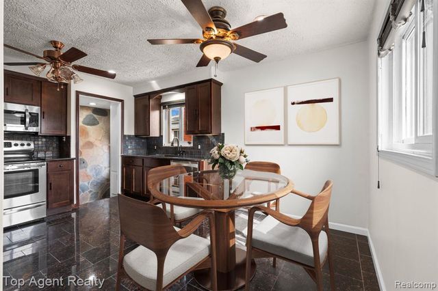 18027 Curtain Avenue, Eastpointe, MI 48021