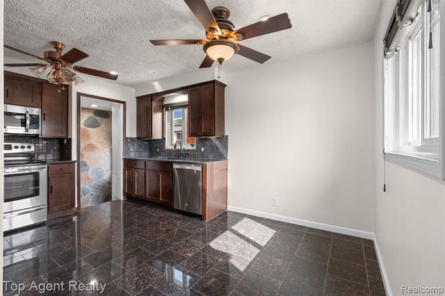 18027 Curtain Avenue, Eastpointe, MI 48021