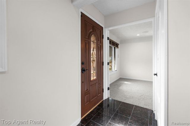 18027 Curtain Avenue, Eastpointe, MI 48021