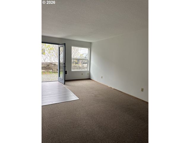 316 N HIGHWAY 101, Rockaway Beach, OR 97136
