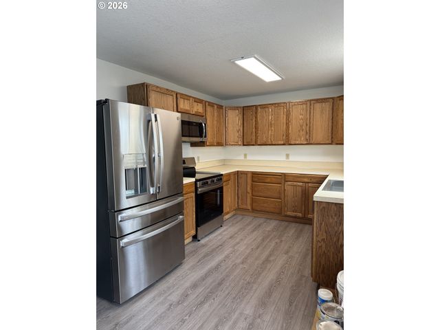 316 N HIGHWAY 101, Rockaway Beach, OR 97136