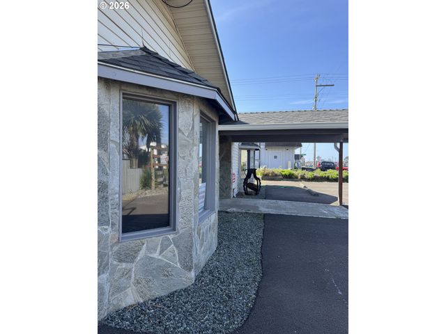 316 N HIGHWAY 101, Rockaway Beach, OR 97136