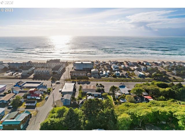 316 N HIGHWAY 101, Rockaway Beach, OR 97136