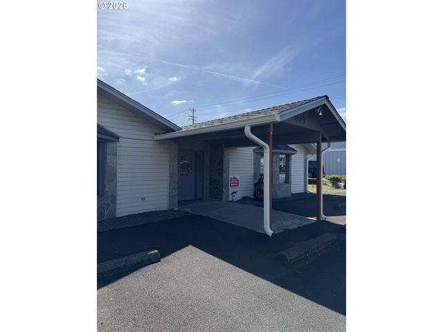 316 N HIGHWAY 101, Rockaway Beach, OR 97136