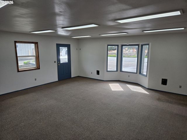 316 N HIGHWAY 101, Rockaway Beach, OR 97136