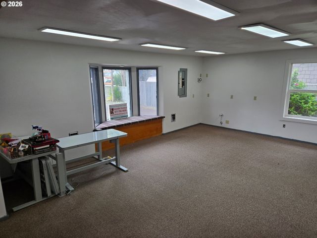 316 N HIGHWAY 101, Rockaway Beach, OR 97136
