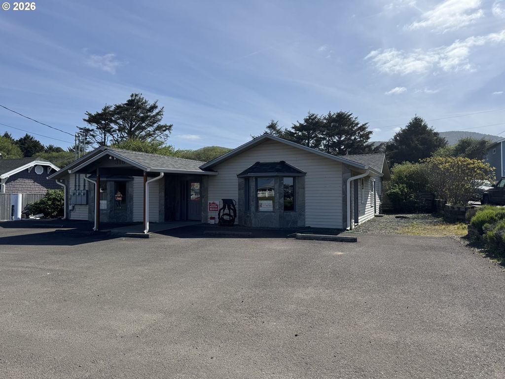 316 N HIGHWAY 101, Rockaway Beach, OR 97136