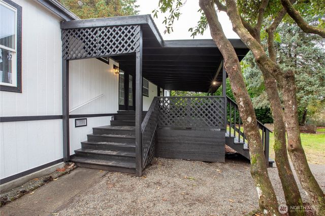 813 Nisqually Park Drive SE, Olympia, WA 98513