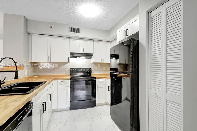 7808 Sonoma Springs Cir 204, Lake Worth, FL 33463