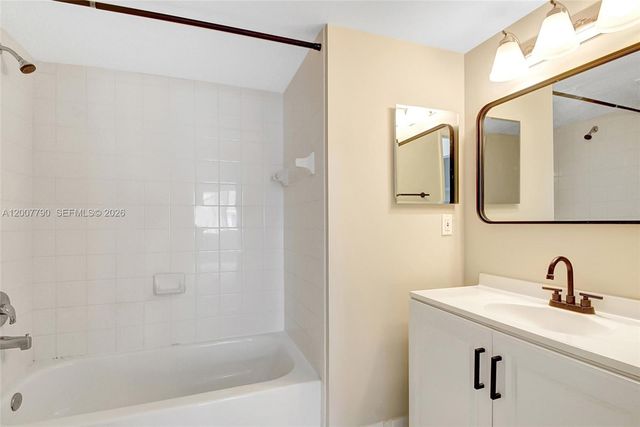 7808 Sonoma Springs Cir 204, Lake Worth, FL 33463