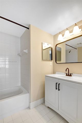 7808 Sonoma Springs Cir 204, Lake Worth, FL 33463