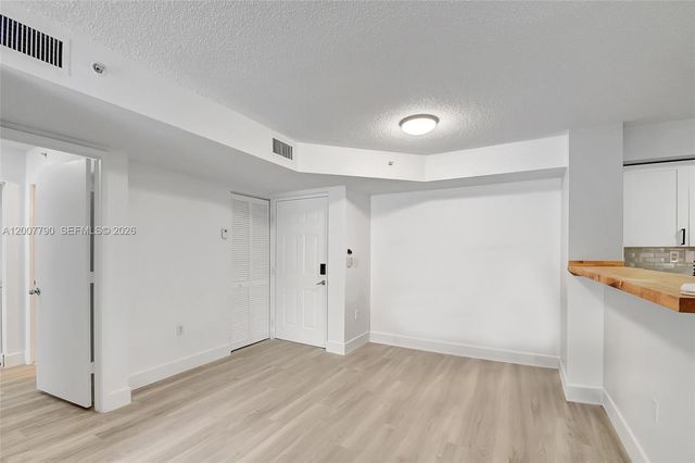 7808 Sonoma Springs Cir 204, Lake Worth, FL 33463