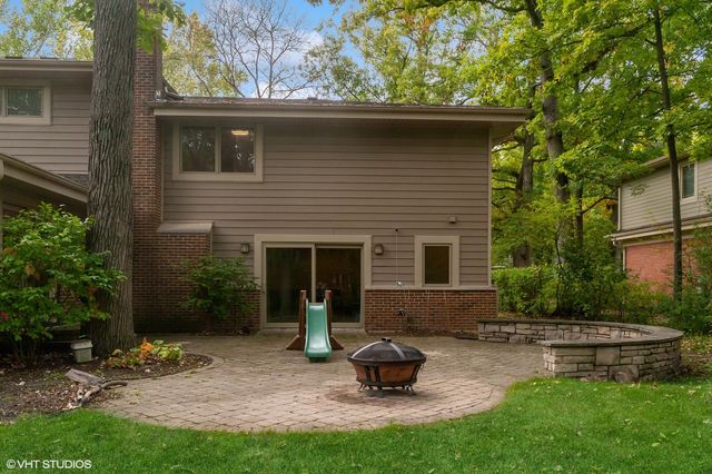 50 Cedar Lane, Lincolnshire, IL 60069