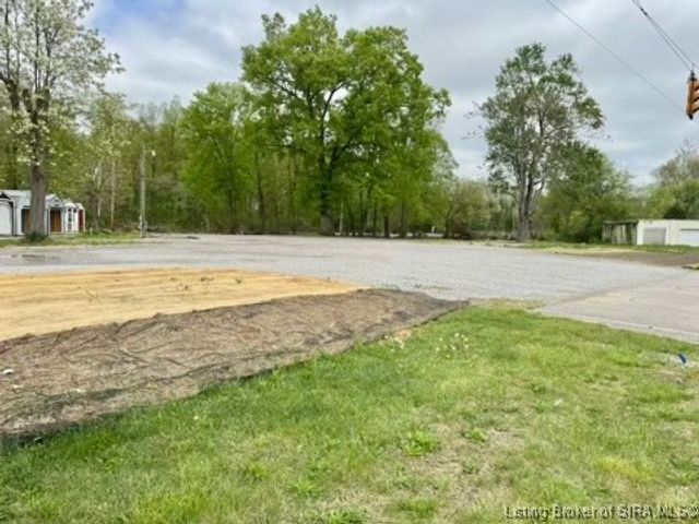 5801 E Highway 62, Jeffersonville, IN 47130