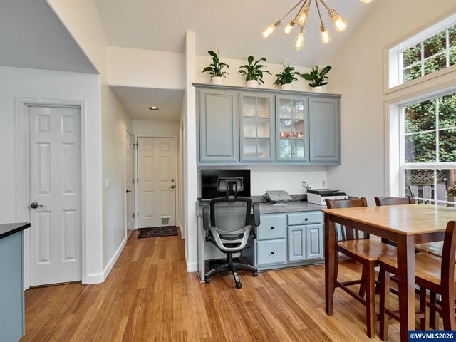 219 Ames Ct, Silverton, OR 97381